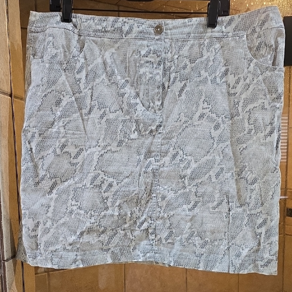 Chico's Gray Snakeskin Skirt